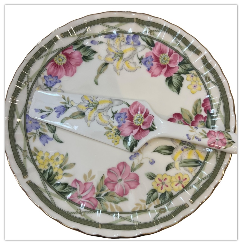 Andrea by Sadek Floral Lily Porcelain Made in Japan 10.5" Cake Plate with Server